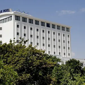 Asrin Park & Convention Center Hotel